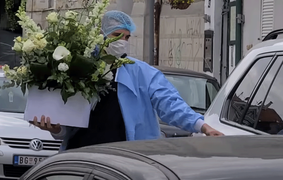MALI ŽELJKO IZAŠAO IZ BOLNICE, Veljko nosio specijalnu nosiljku posvećenu Arkanu (VIDEO)