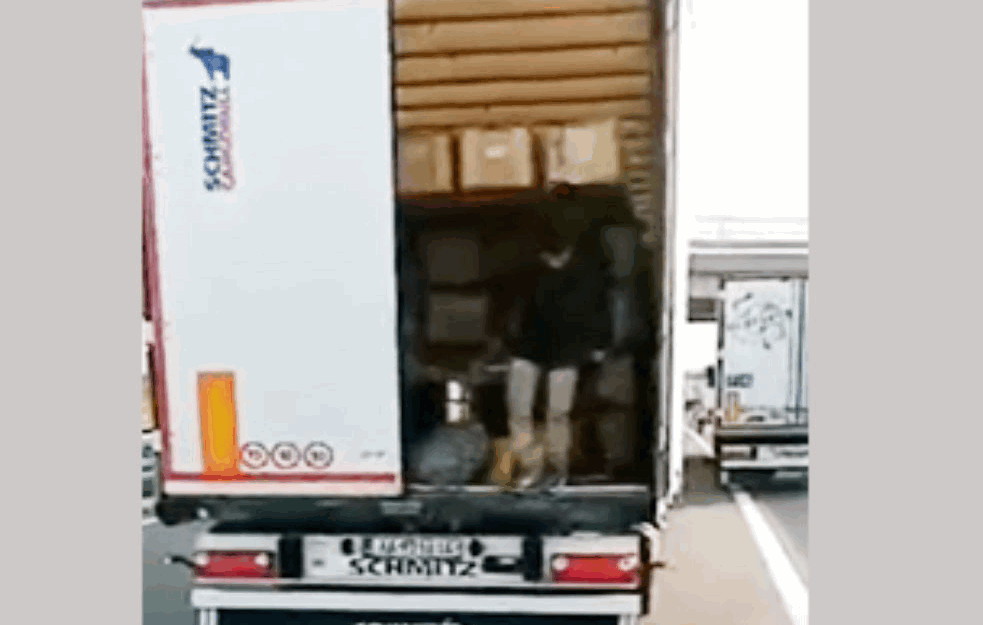 U Vranju otkriven kamion pun migranata