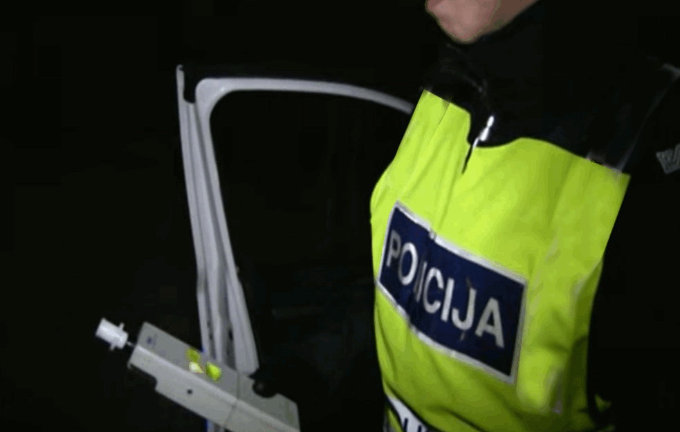 HAOS U PROKUPLJU! Sudija vozio pijan PA <span style='color:red;'><b>NAPAO POLICAJCE</b></span>! Pretio da će sve pobiti!