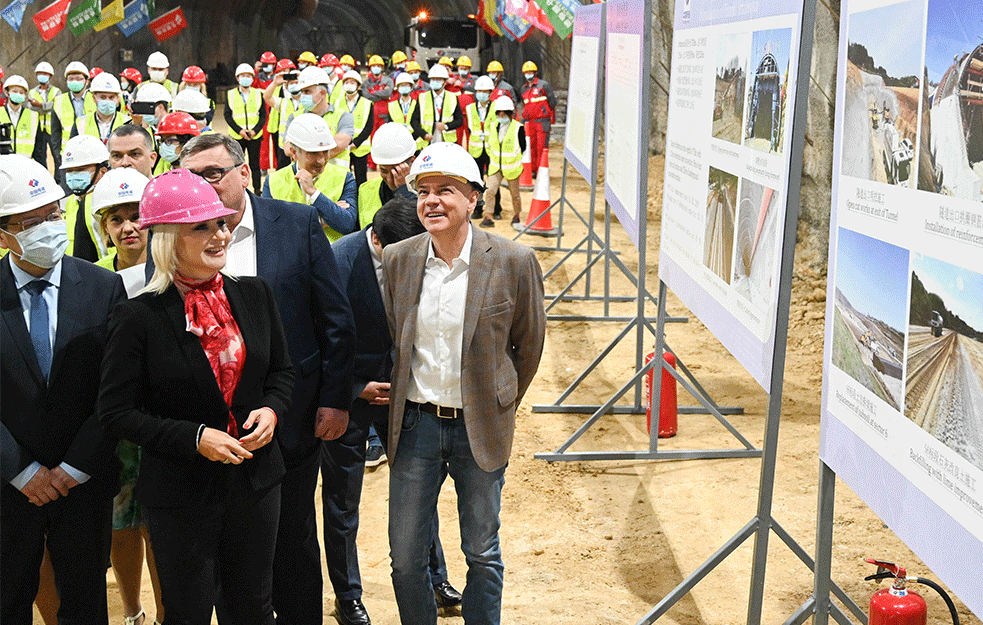 Probijen tunel <span style='color:red;'><b>Straževica</b></span> na obilaznici oko Beograda: Ministarka obećala završetak 2021.