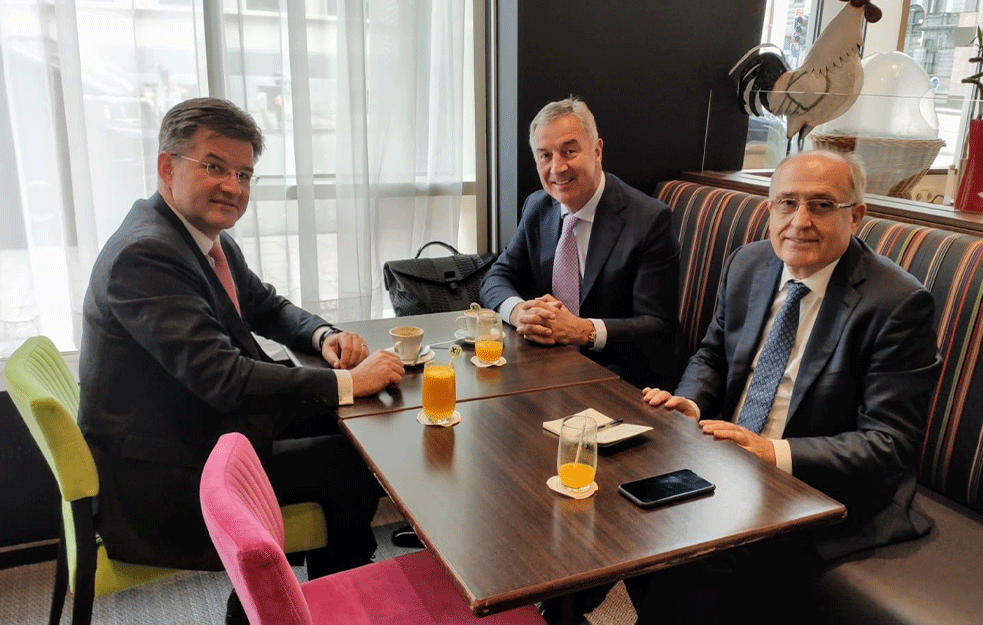 Đukanović i Roćen se sastali Lajčakom: Milo se opet meša u unutrašnja pitanja Srbije i pregovore sa lažnom državom Kosovo!