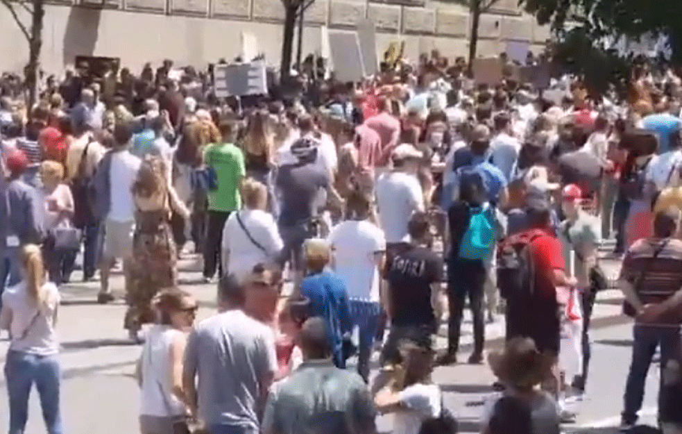 U NEMANJINOJ ZBOG PROTESTA BLOKIRAN SAOBRAĆAJ: Građani izašli zbog uništavanja prirode! (VIDEO)