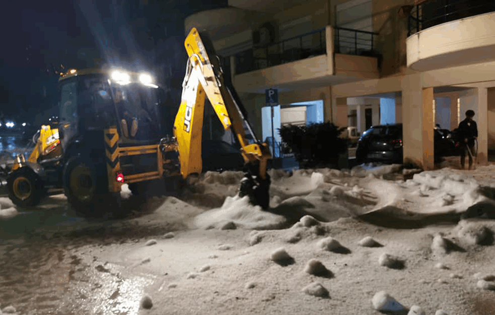 Nevreme u Grčkoj: `Nebesa su se otvorila!` Bagerima sklanjali grad sa puteva (FOTO, VIDEO)
