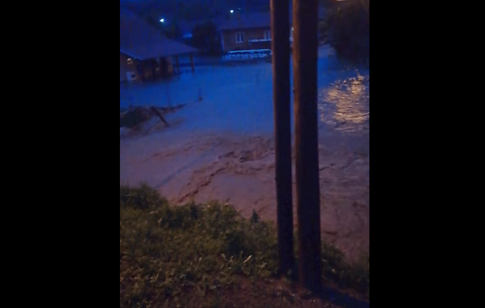 POTOP U KRAGUJEVCU: Poplavljeno deset naselja, voda u kućama i podrumima! (VIDEO)