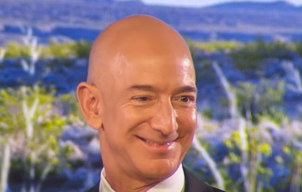 <span style='color:red;'><b>Džef Bezos</b></span> za 13 minuta zaradi više nego prosečna osoba za ceo život