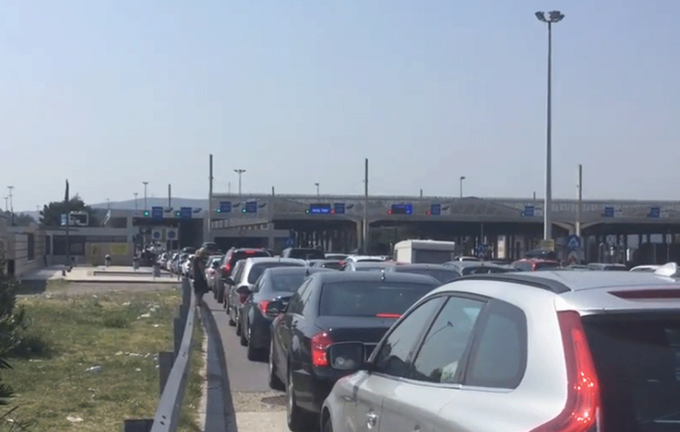 ZA GRČKU SADA MOŽE I KROZ SEVERNU MAKEDONIJU, ALI POŽURITE: Dozvoljen <span style='color:red;'><b>tranzit</b></span> u trajanju od pet sati 