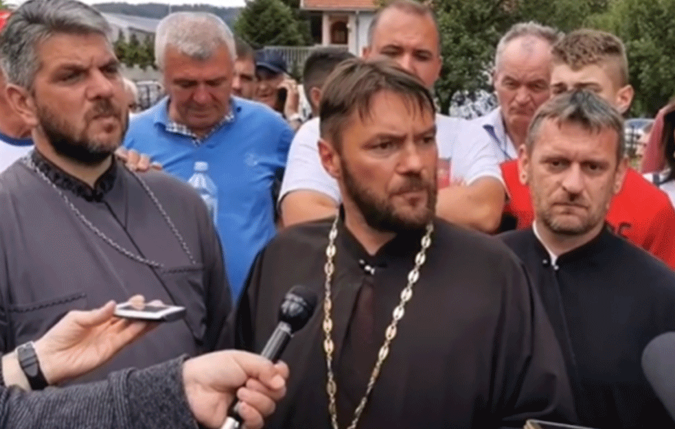 MILOV REŽIM PROTERAO SVEŠTENIKA SAŠU JANJIĆA IZ CRNE GORE: Zabranjen mu ulazak godinu dana!
