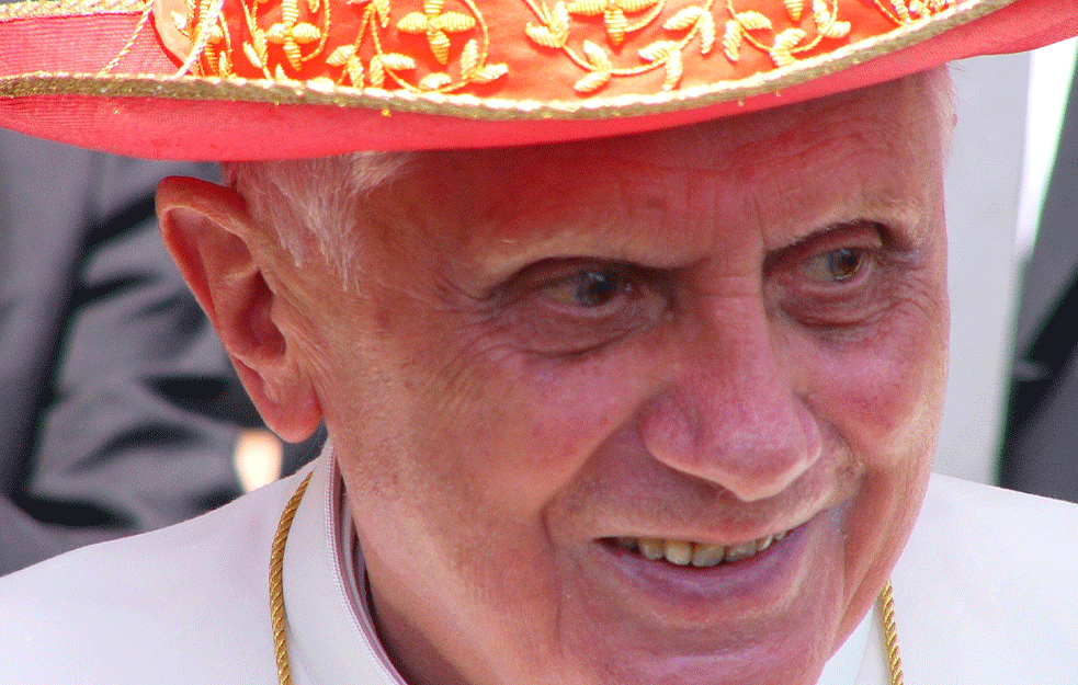 Nedavno je SAHRANIO BRATA, a sada i on U LOŠEM STANJU: Bivši <span style='color:red;'><b>papa Benedikt</b></span> TEŠKO BOLESTAN!