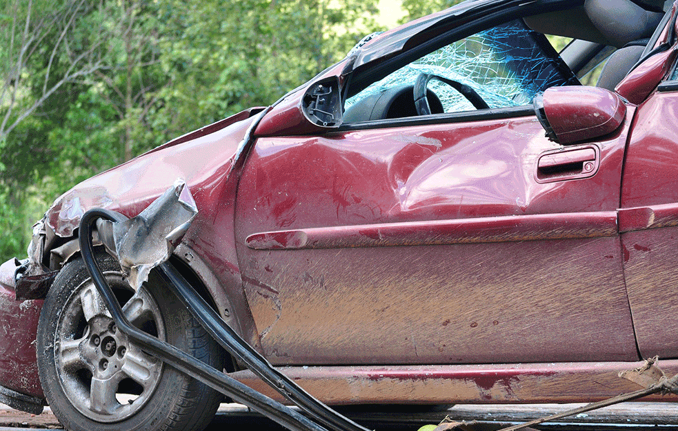 TEŠKA NESREĆA KOD MEROŠINE: Vatrogasci vadili devojku iz automobila