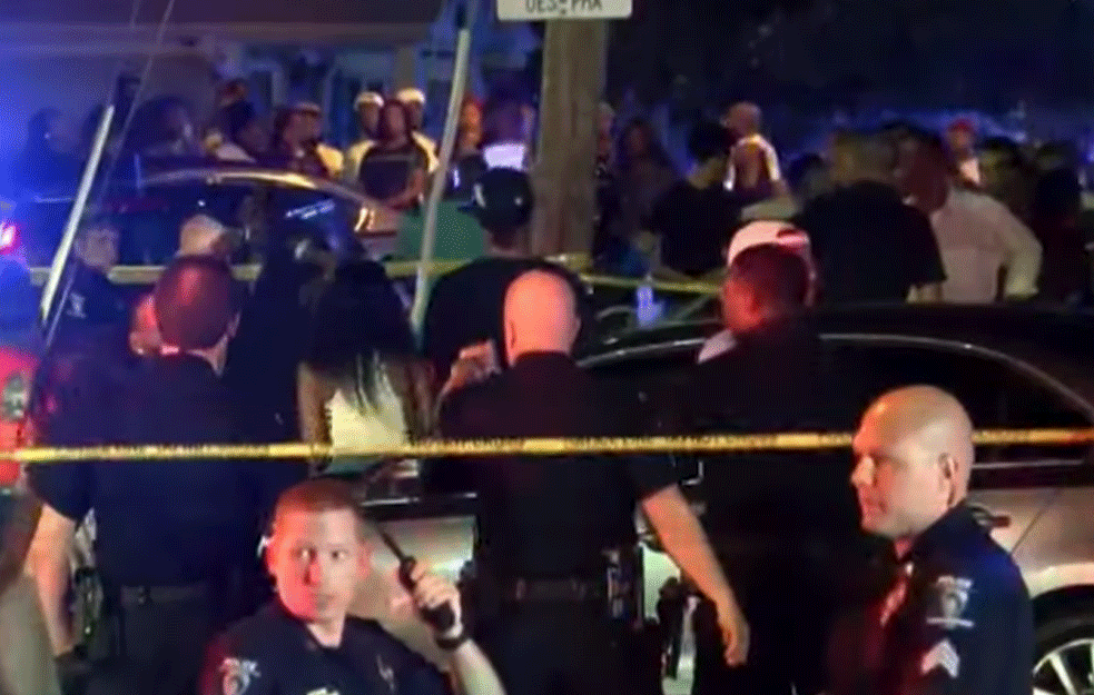 POKOLJ U SAD: Rešetali ljude na zabavi pa autom kosili prolaznike! (VIDEO)