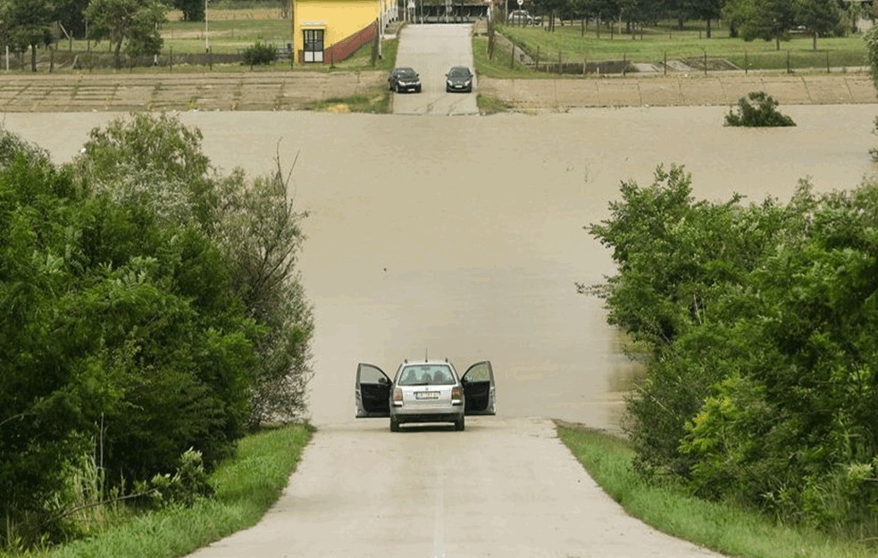 Poplave u Kraljevu kao nikad dosad uništile puteve i mostove 