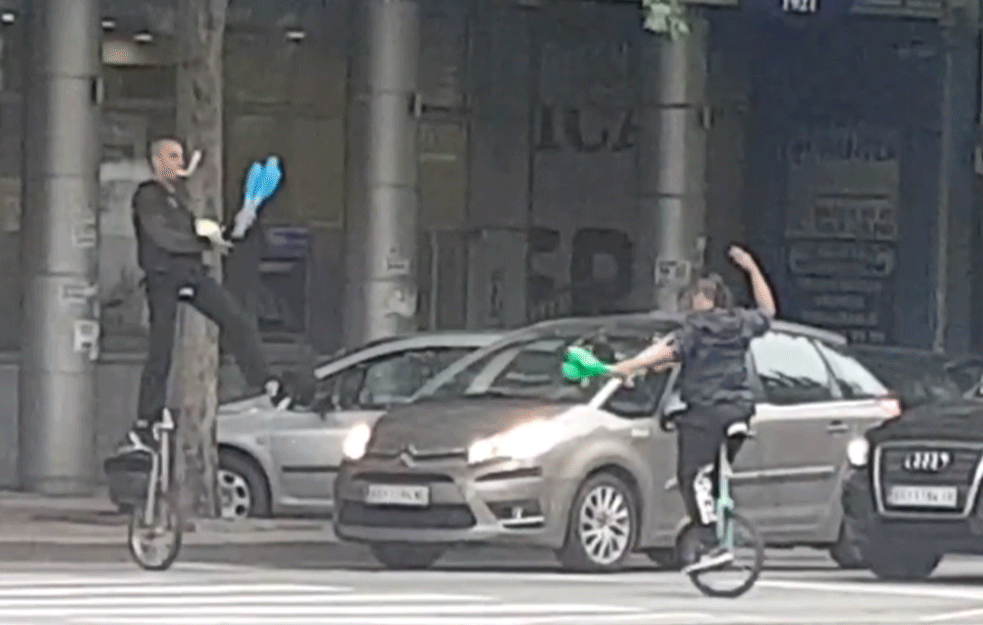 BEOGRADSKI CIRKUS NA ULICI: Žongleri sve češće zabavljaju nervozne vozače!