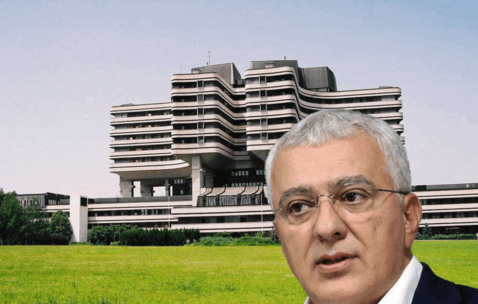 ANDRIJA MANDIĆ IZ BOLNICE PRUŽIO PODRŠKU NARODU: 'Obavešten sam o svemu i pozivam režim u Crnoj Gori da što pre oslobodi nevino u<span style='color:red;'><b>tamnič</b></span>ene ljude' (VIDEO)