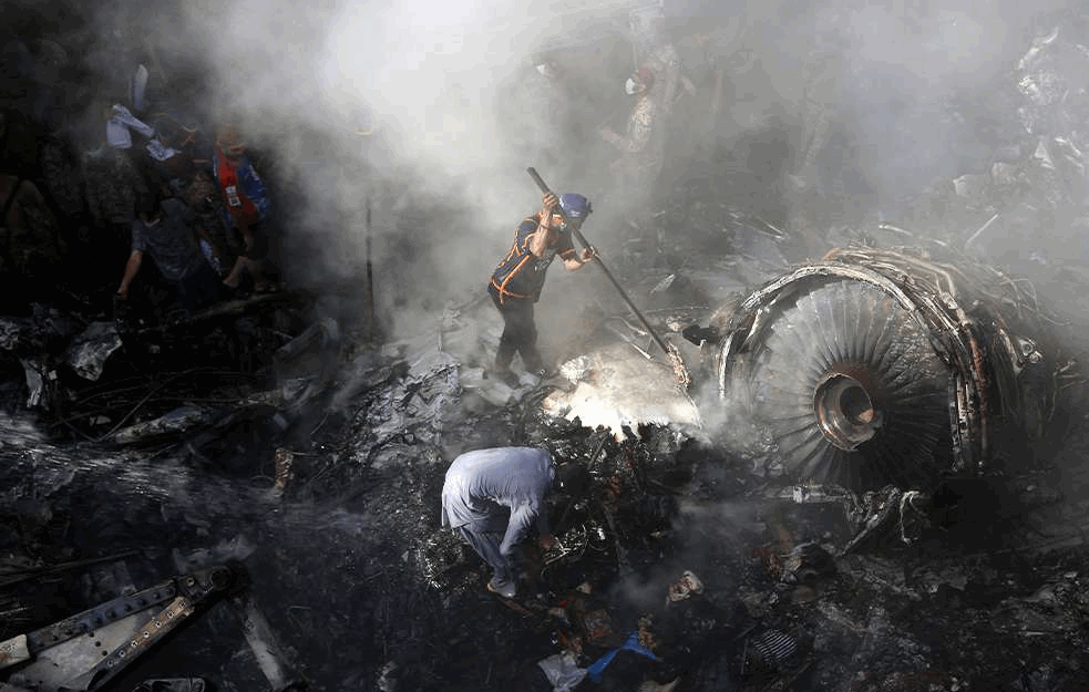 Tragično saznanje: Poslednji izveštaj tvrdi, avion u Pakistanu pao zbog koronavirusa?!
