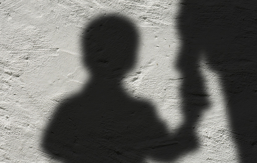 STRAVIČNO : Pedofil ispred škole u Zemunu nudio prevoz deci, roditelji prestravljeni, hitno se oglasila škola
