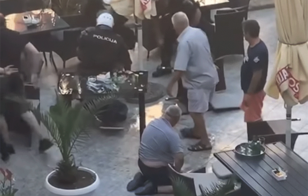 UZNEMIRUJUĆI SNIMAK IZ BUDVE: Policija brutalno šutira muškarca koji leži na podu! (VIDEO)