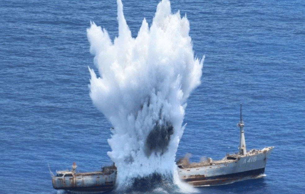 GRČKA TESTIRA VOJSKU NA EGEJSKOM MORU:  Torpedo nanišanio metu pa potopio brod!