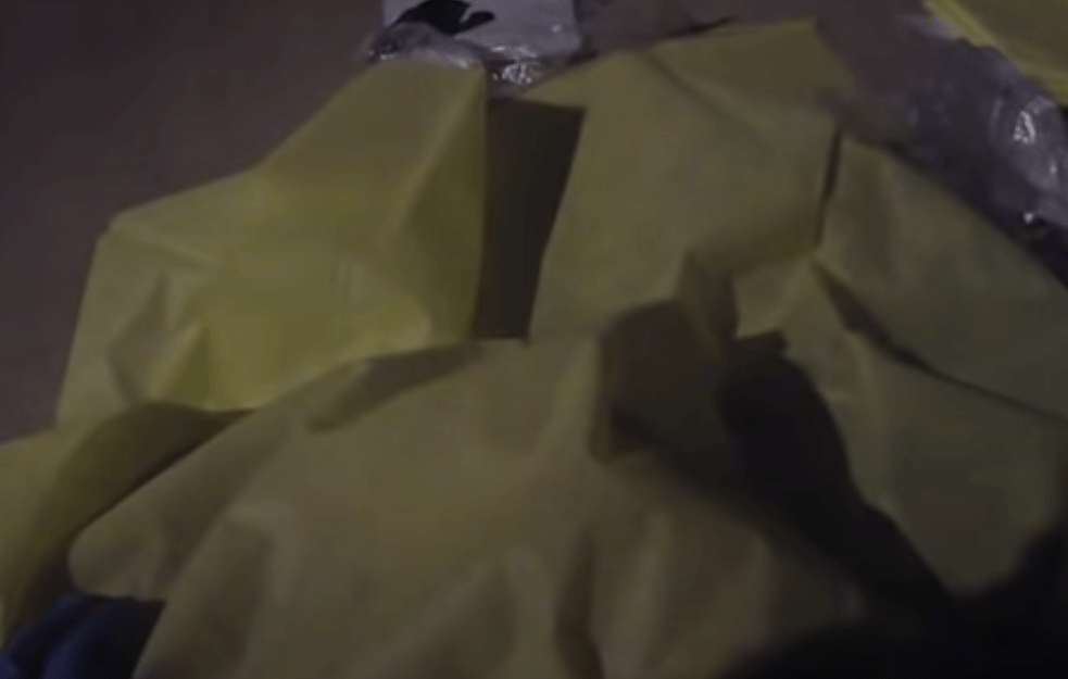 Novi video-zapis torture privedenog potresa SAD: Kamere snimile trenutak smrti sa kesom na glavi, policajci u panici jedan drugog pitali 'Da li diše?' (UZNEMIRUJUĆ VIDEO)