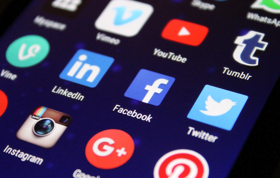Fejsbuk ponovo odlaže NAJVAŽNIJU NADGRADNJU SOFTVERAČ: Fejsbuk i Instagram bez poboljšanja sve do 2023. godine
