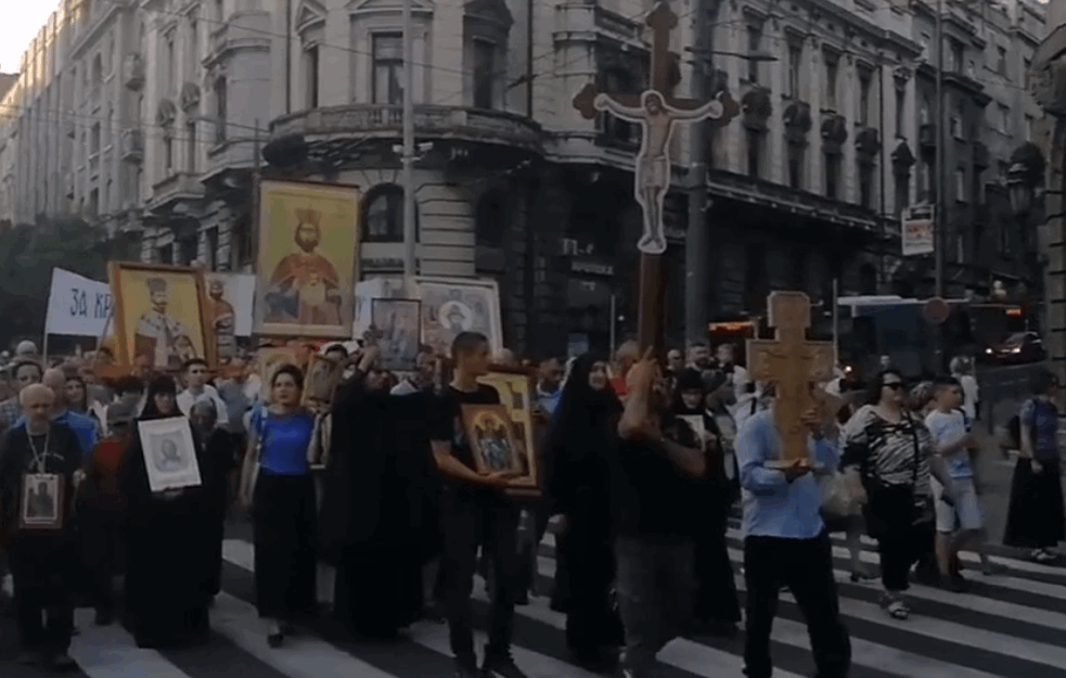 Hiljade vernika u beogradskoj vidovdanskoj litiji i Krsnom hodu za sve svetinje, sledeća za <span style='color:red;'><b>Petrovdan</b></span> (VIDEO)