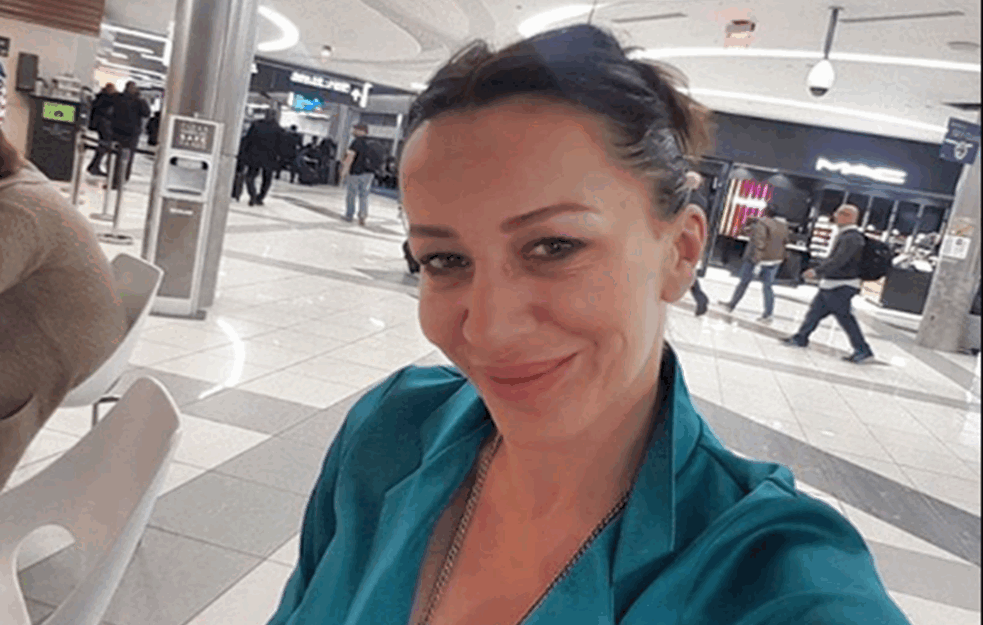 Romana Panić je stigla u Beogradu: Evo kako izgleda pevačica nakon zatvora u <span style='color:red;'><b>Brizbejn</b></span>u