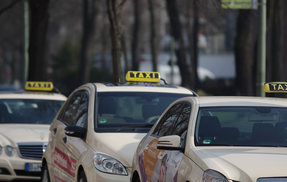 ŠVEĐANI ISPRED SVIH: <span style='color:red;'><b>TAXI</b></span> im dovozi testove na KORONU!