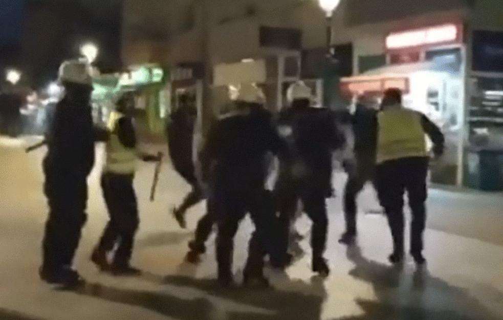 PENDRECI NA DELU: Pljevljaka, i nogama, i rukama, tuklo sedam crnogorskih policajaca (VIDEO)