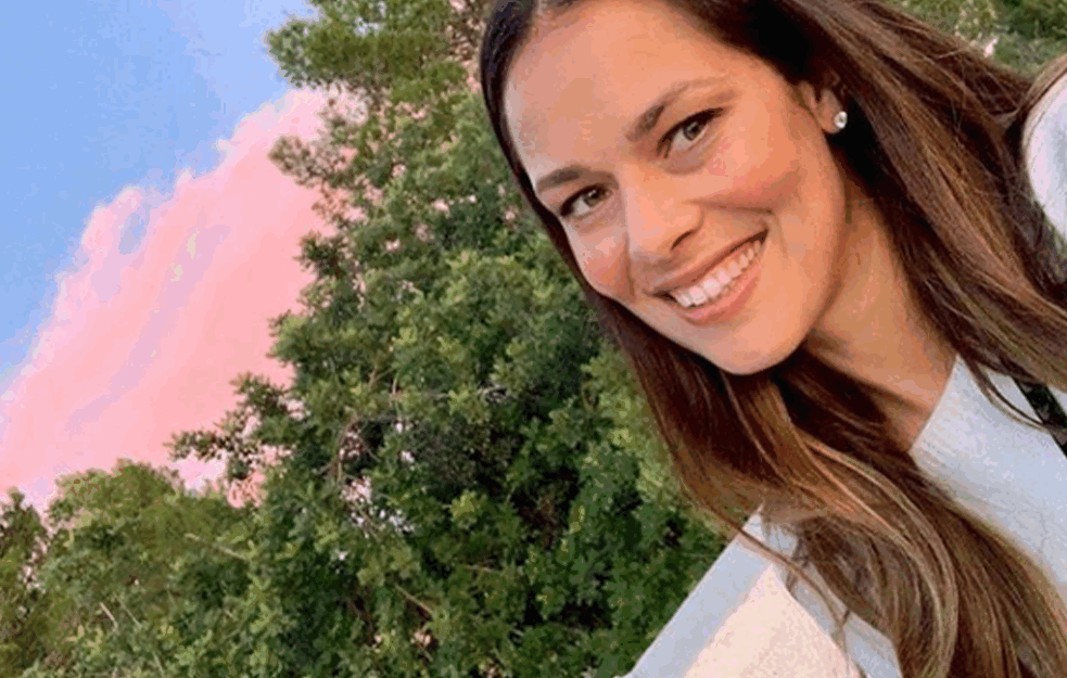 OVAKVU JE JOŠ NISTE VIDELI: Ana Ivanović se utegla u tesne <span style='color:red;'><b>helanke</b></span>! (FOTO)