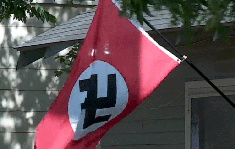KAD IZAZOV NA ŽURCI POĐE NAOPAKO: Zbog pokušaja krađe zastave zaljubljenik u <span style='color:red;'><b>nacizam</b></span> upucao devojku (FOTO)
