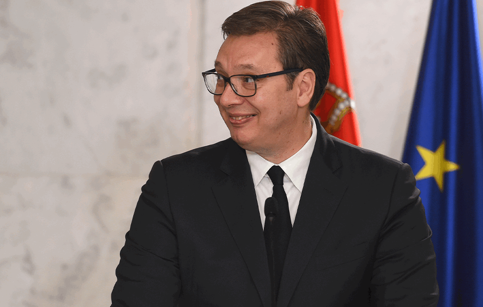 Vučić: `Neće grom u koprive! Evo već 12. put umirem od marta, a sakrio sam se na terasi!`