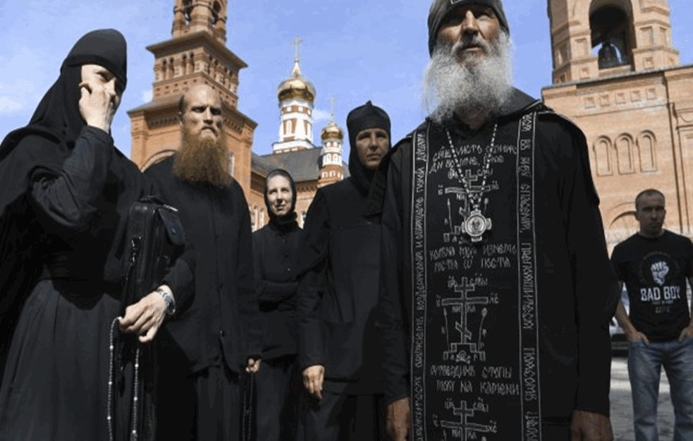 Ruski sveštenik koji je negirao postojanje koronavirusa izbačen iz crkve