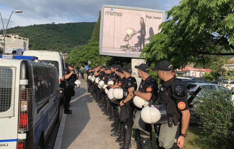 PROVERENO: NOĆAS POČINjU HAPŠENjA U CRNOJ GORI