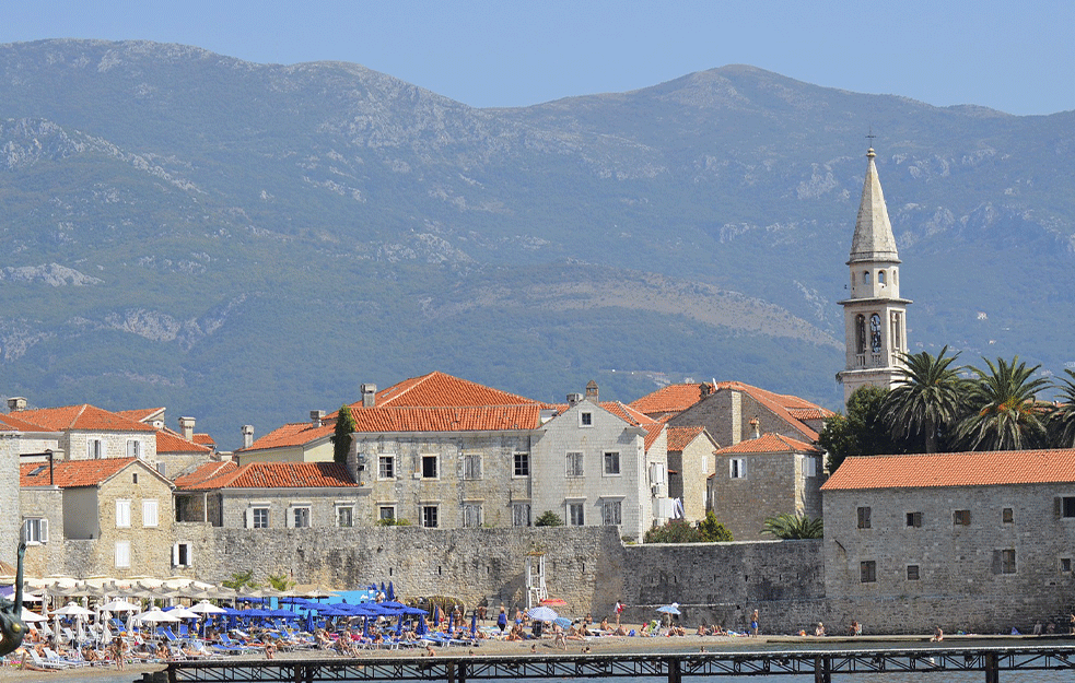 CRNA GORA OČAJNA: Borba za svakog gosta nezapamćeno niskim cenama!