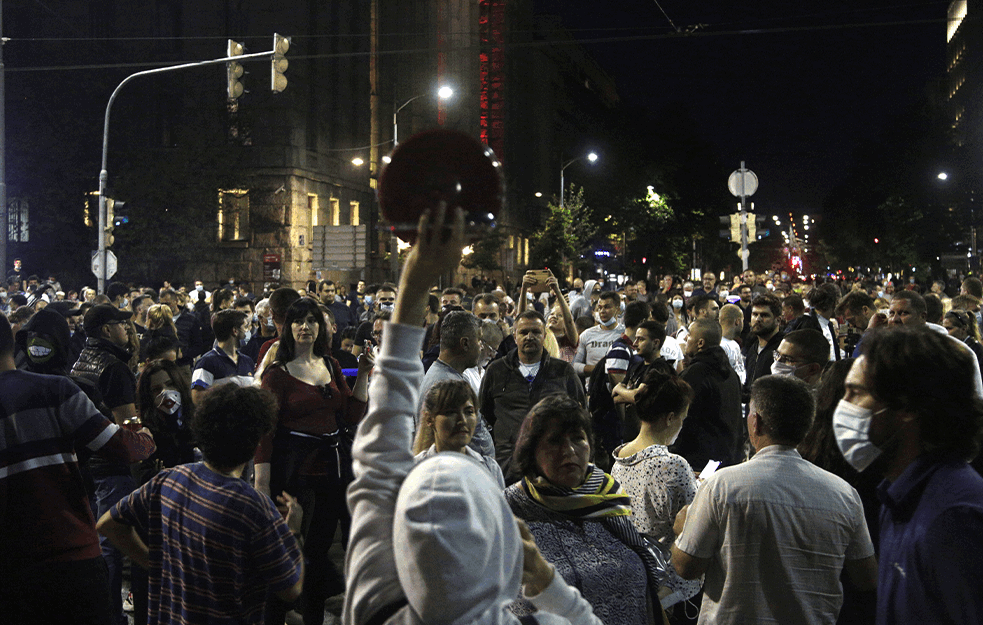 Iz 'Studenjaka' krenuli pred Skupštinu (VIDEO)