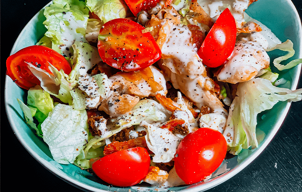 BRZ I JEDNOSTAVAN RECEPT: Letnja salata sa piletinom