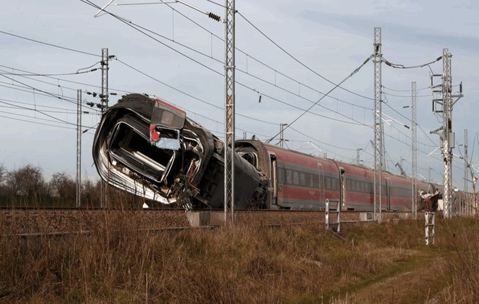 Sudar vozova u Češkoj, <span style='color:red;'><b>dvoje poginulo</b></span>, 30 osoba povređeno