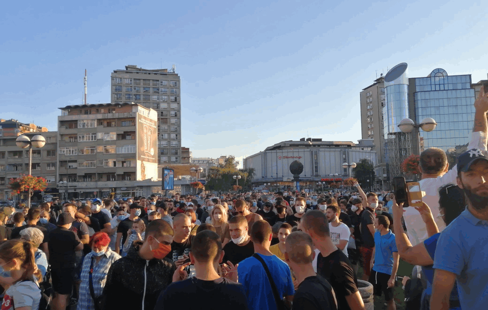 U sve više gradova građani iskazuju nezadovoljstvo: I u Kragujevcu eskalirali protesti 