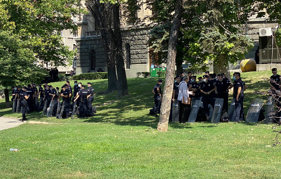 Nema demonstranata, a Beograd pod opsadom policije zbog protesta