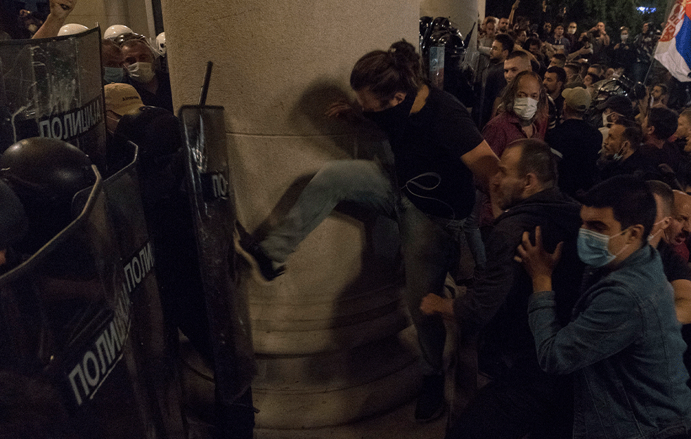 O PROTESTIMA SE PRIČA I U <span style='color:red;'><b>SENEGAL</b></span>U: Nekadašnji Zvezdin fudbaler imao šta da kaže na dešavanja u Beogradu (FOTO)