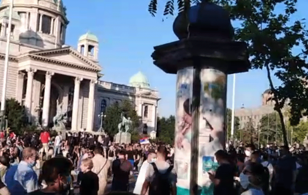 Glavni javni tužilac pozvao građane da ne p<span style='color:red;'><b>ribe</b></span>gavaju nasilju na protestu u Beogradu