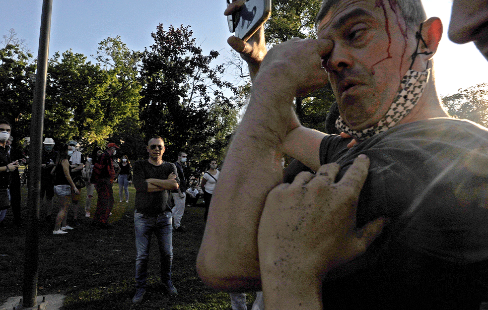 Sergej Trifunović napadnut ispred Skupštine Srbije?! (FOTO+VIDEO)