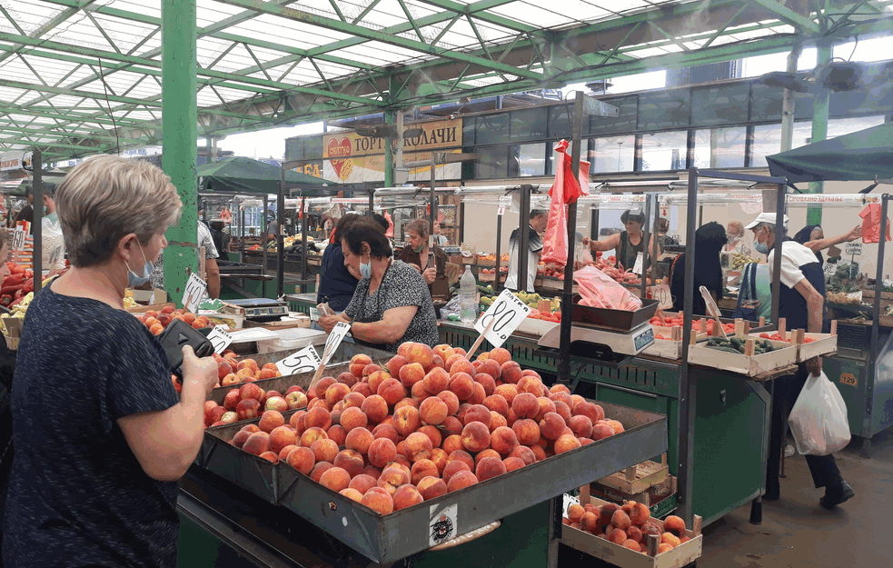 Čudo na beogradskim pijacama:Jabuke dvaput skuplje od banana