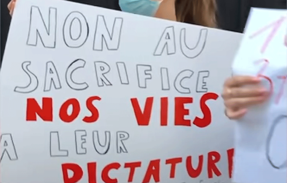 Srpski studenti u Parizu odgovorili savetnici predsednika i poručili: `Mama, tata, ovo je za vas!`