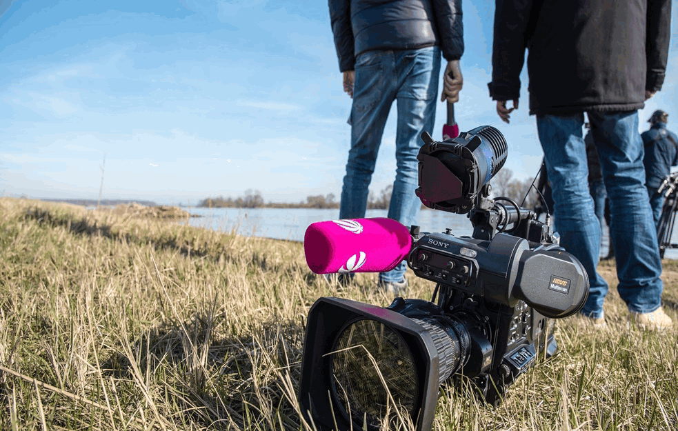 Ugrožena sloboda medija: U Sloveniji novinari protestuju zbog Vladine odluke