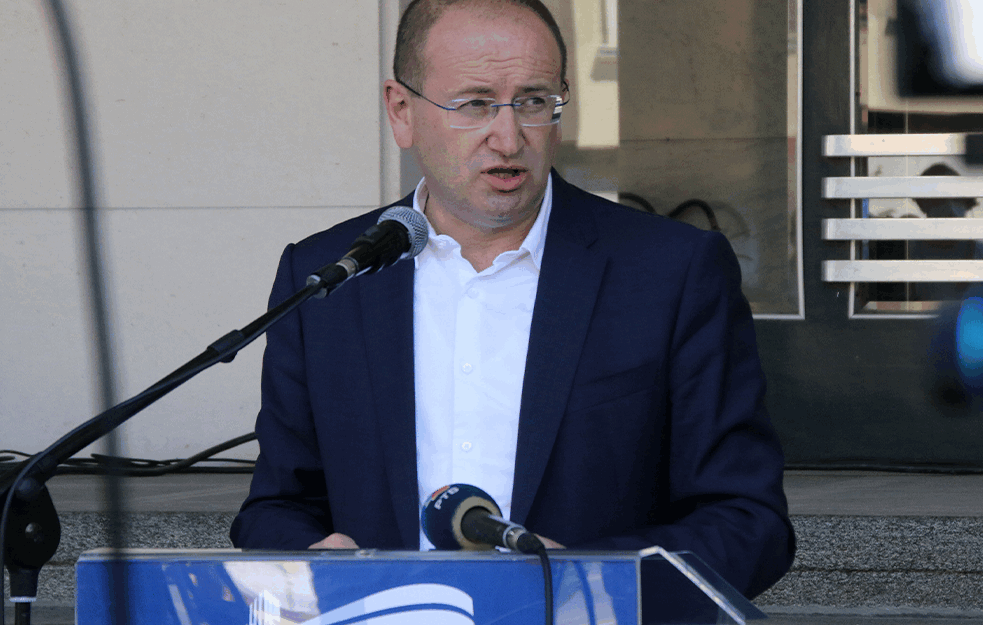 Gojković bi da kažnjava, ko neće da nosi masku NE MOŽE NI DA SE LEČI!