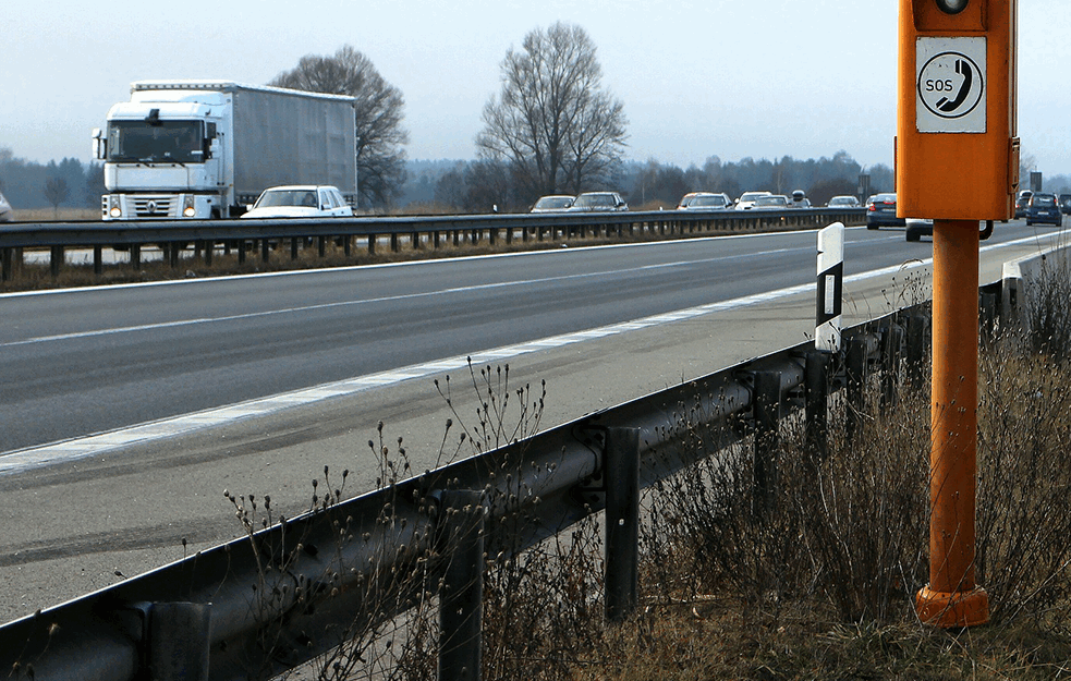 Srbin (47) ispao iz taksija i poginuo u Tunisu, još trojica povređeni, pošli da rade na sklapanju <span style='color:red;'><b>plastenik</b></span>a