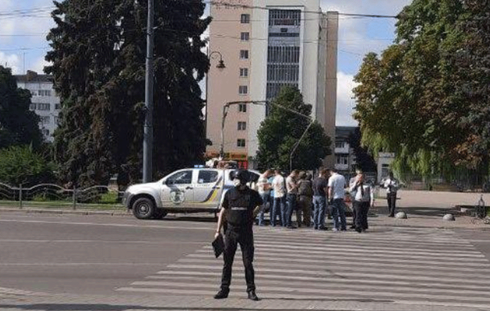 NAORUŽAN EKSPLOZIVOM OTEO AUTOBUS: Drama u Ukrajini, ugroženi životi 20 putnika
