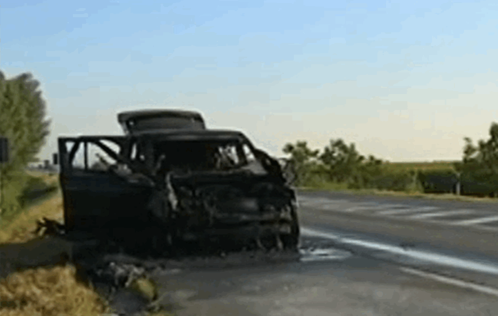 Užasna scena na Zrenjaninskom putu, izgoreo auto, ne zna se da li ima žrtava