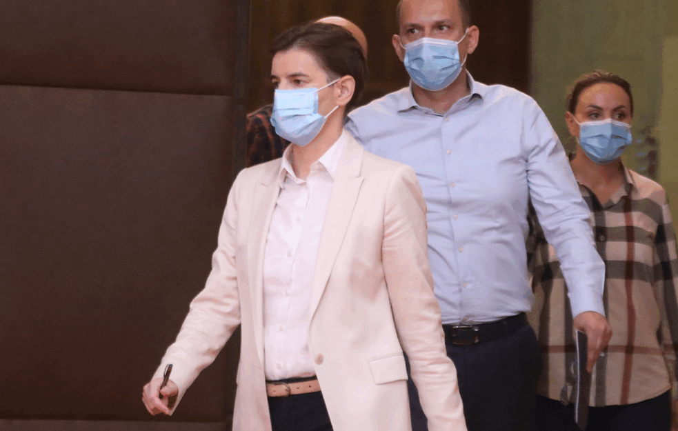 KONFERENCIJA PUNA TENZIJE: Brnabić tvrdi da je LAŽ DA NEMA RESPIRATORA, Lončar DAVAO 'SAVETE' O LEPOTI!