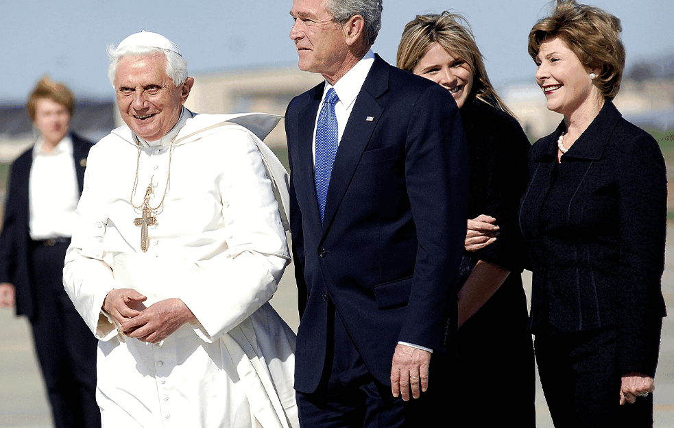 Bivši papa Benedikt sa Bušem mlađim